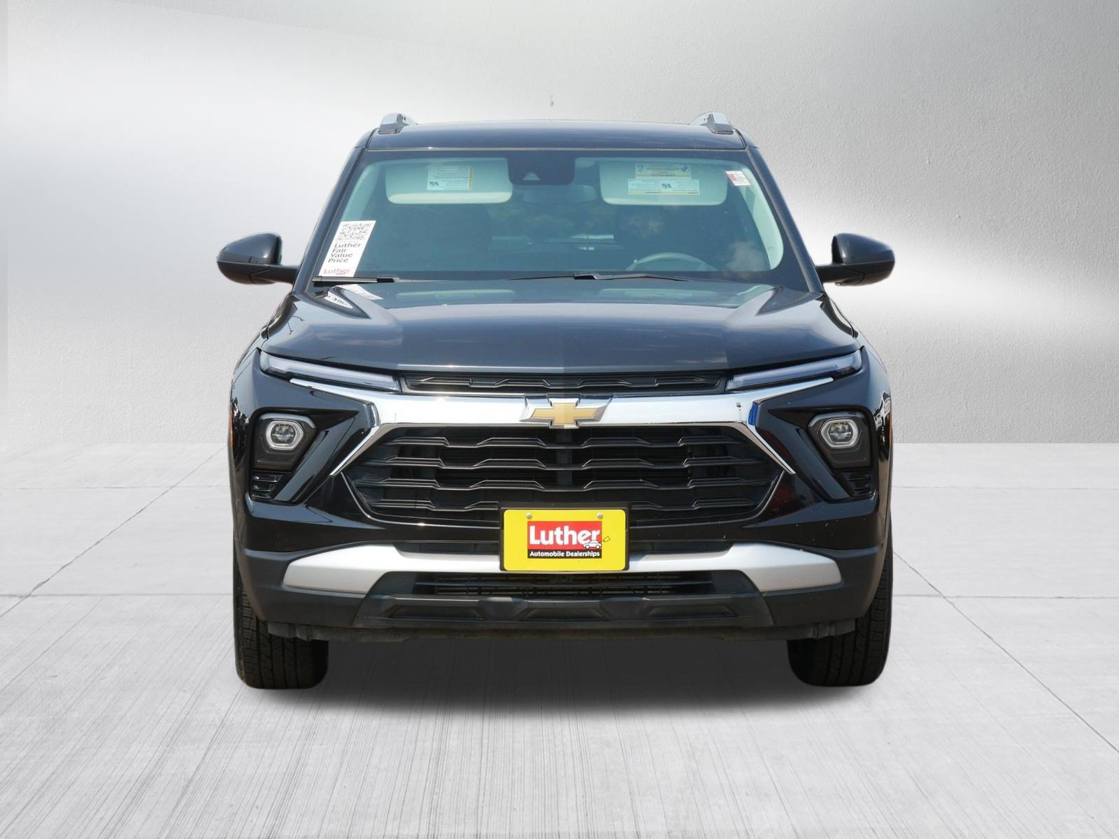 Used 2025 Chevrolet TrailBlazer LT AWD/4WD image 2