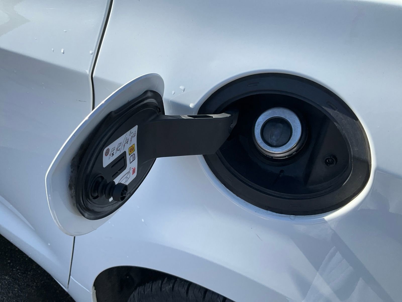 Used 2022 Chrysler Voyager LX image 29