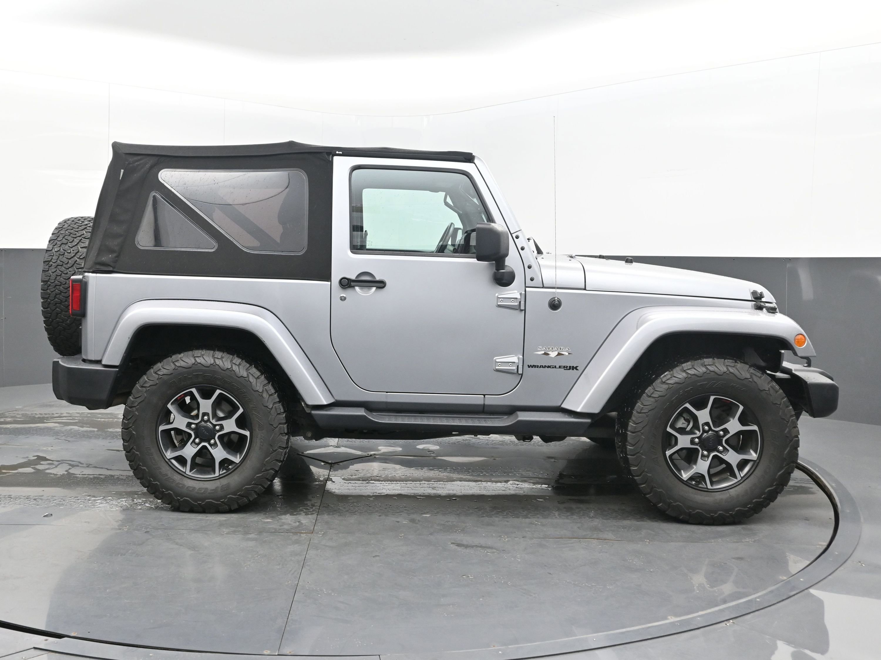 Used 2018 Jeep Wrangler Sahara w/ Connectivity Group image 10