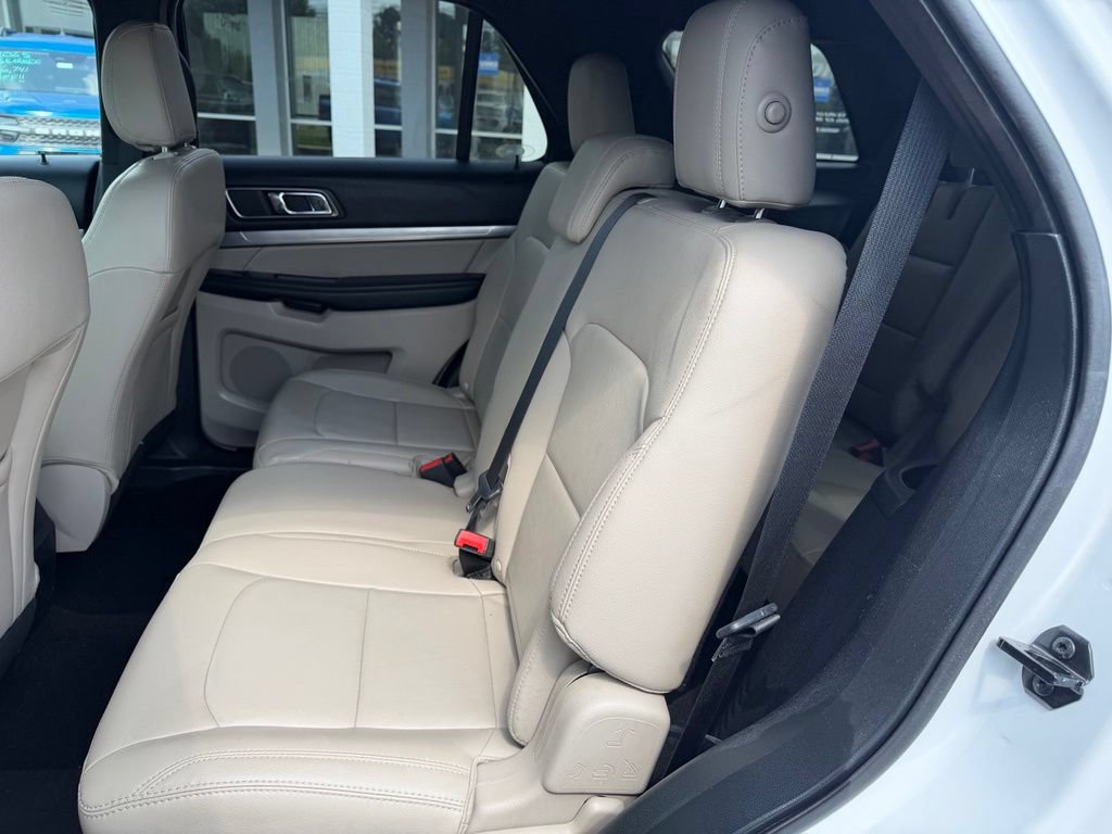 Used 2018 Ford Explorer XLT w/ Equipment Group 202A AWD/4WD image 9