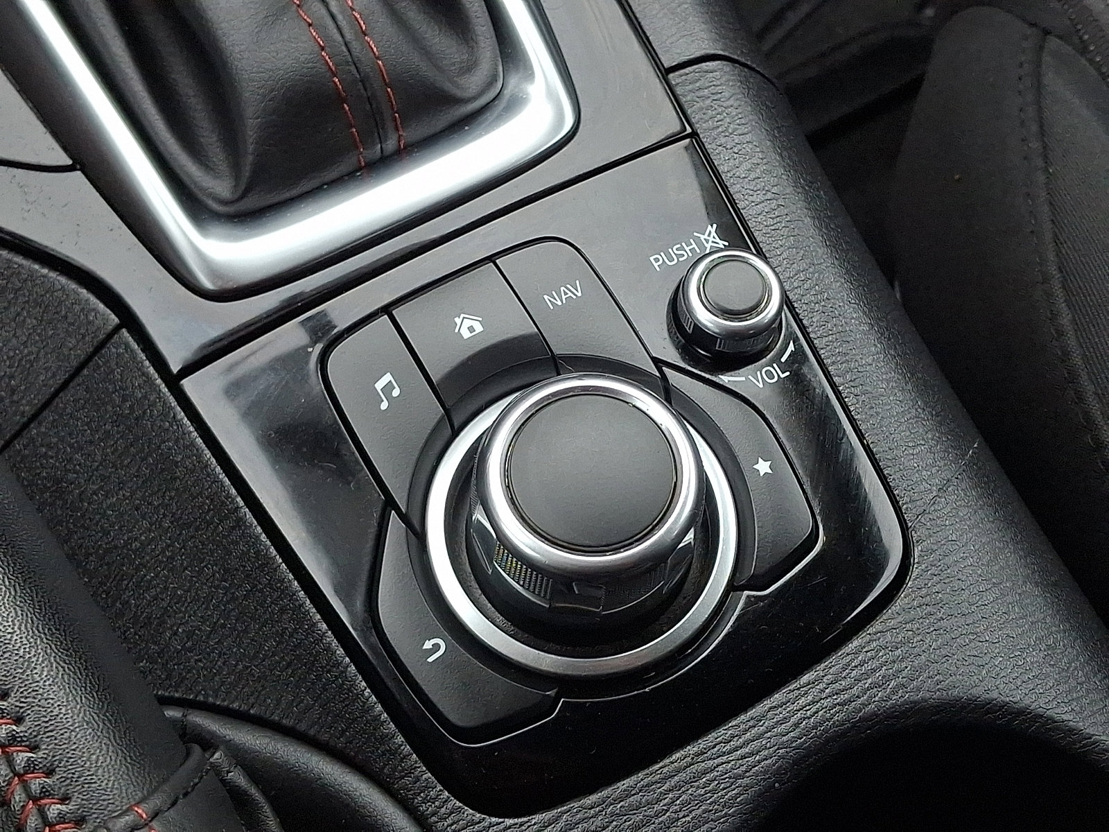 Used 2015 MAZDA MAZDA3 i Touring image 26