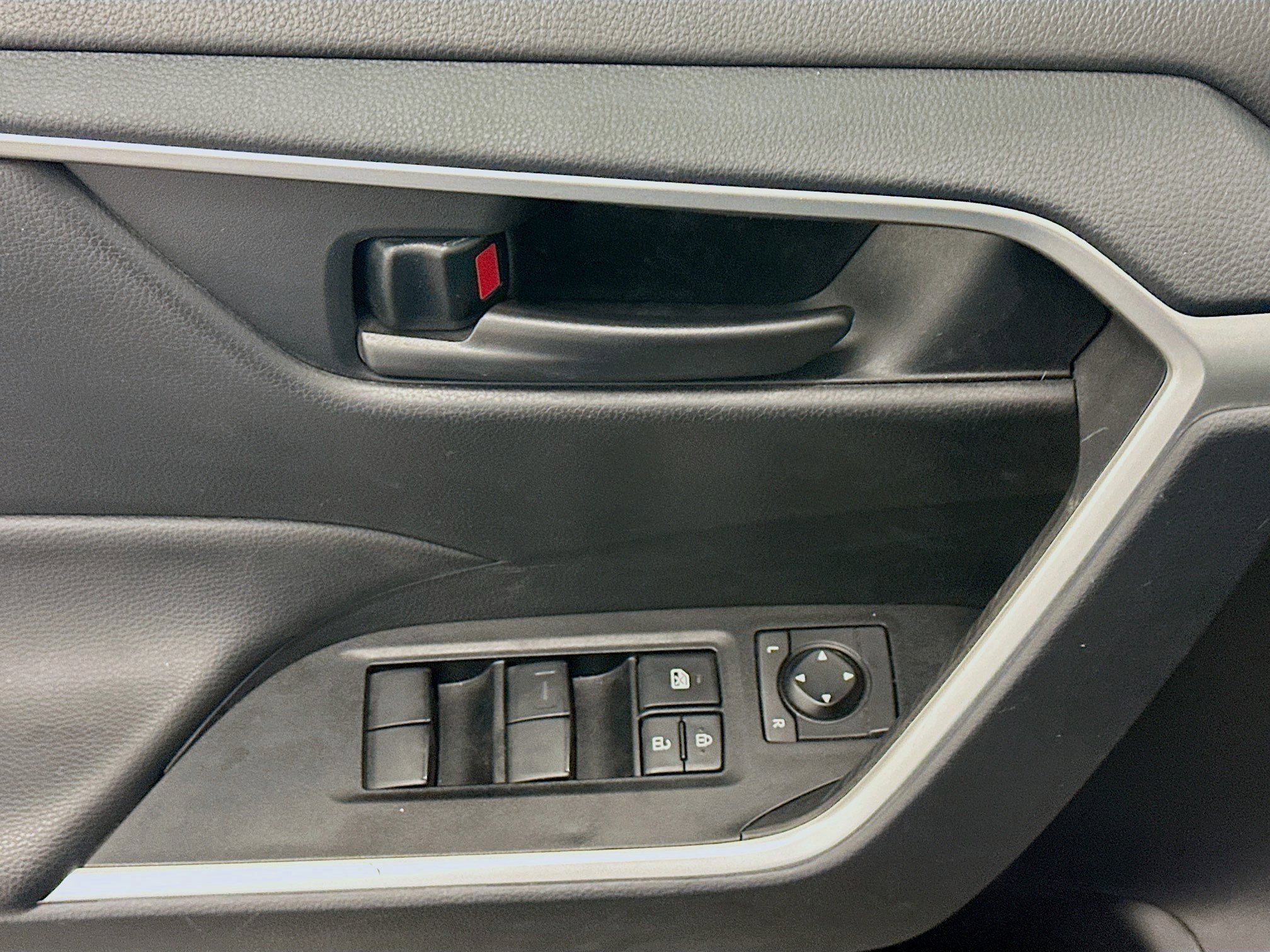 Used 2025 Toyota RAV4 LE image 15