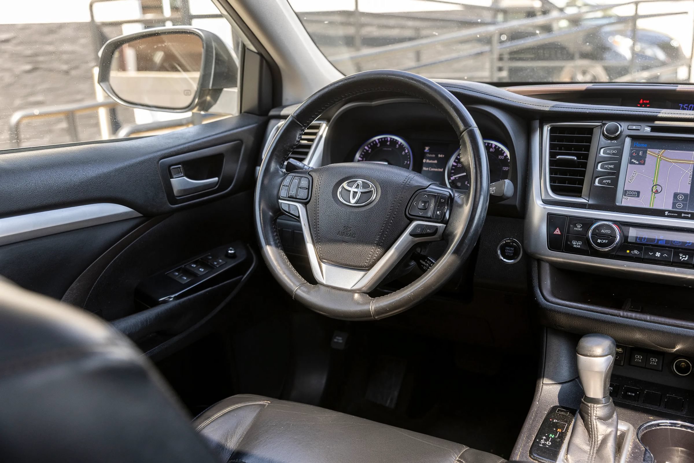 Used 2018 Toyota Highlander XLE FWD image 32