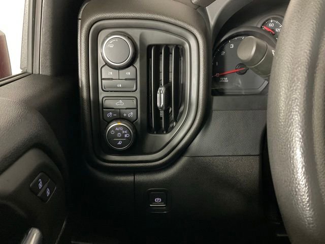 Used 2022 Chevrolet Silverado 2500 Custom w/ Custom Value Package image 16