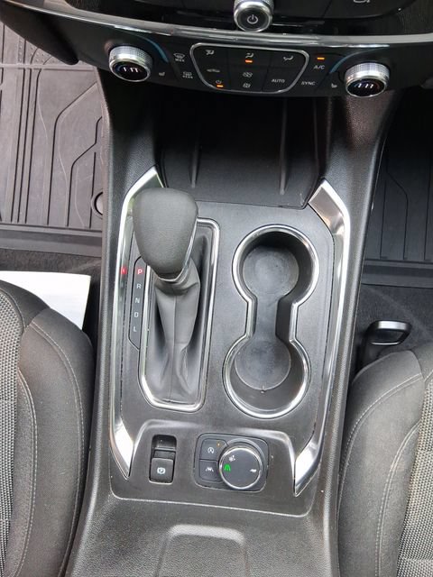 Used 2023 Chevrolet Traverse LT FWD image 12