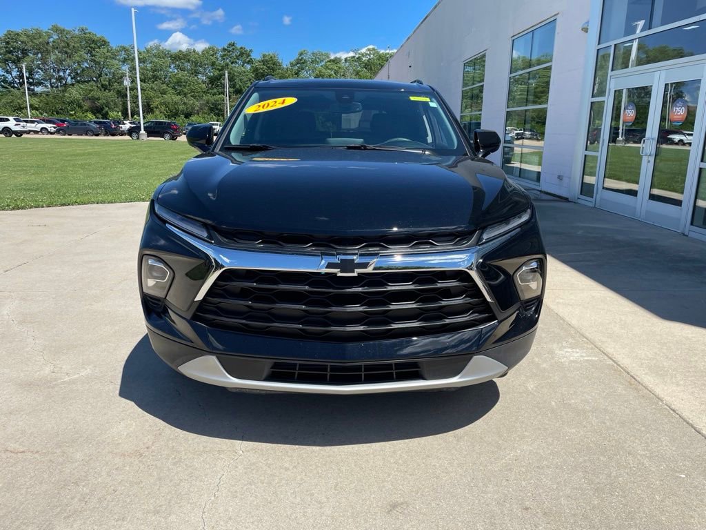 Used 2024 Chevrolet Blazer LT w/ Convenience Package AWD/4WD image 3