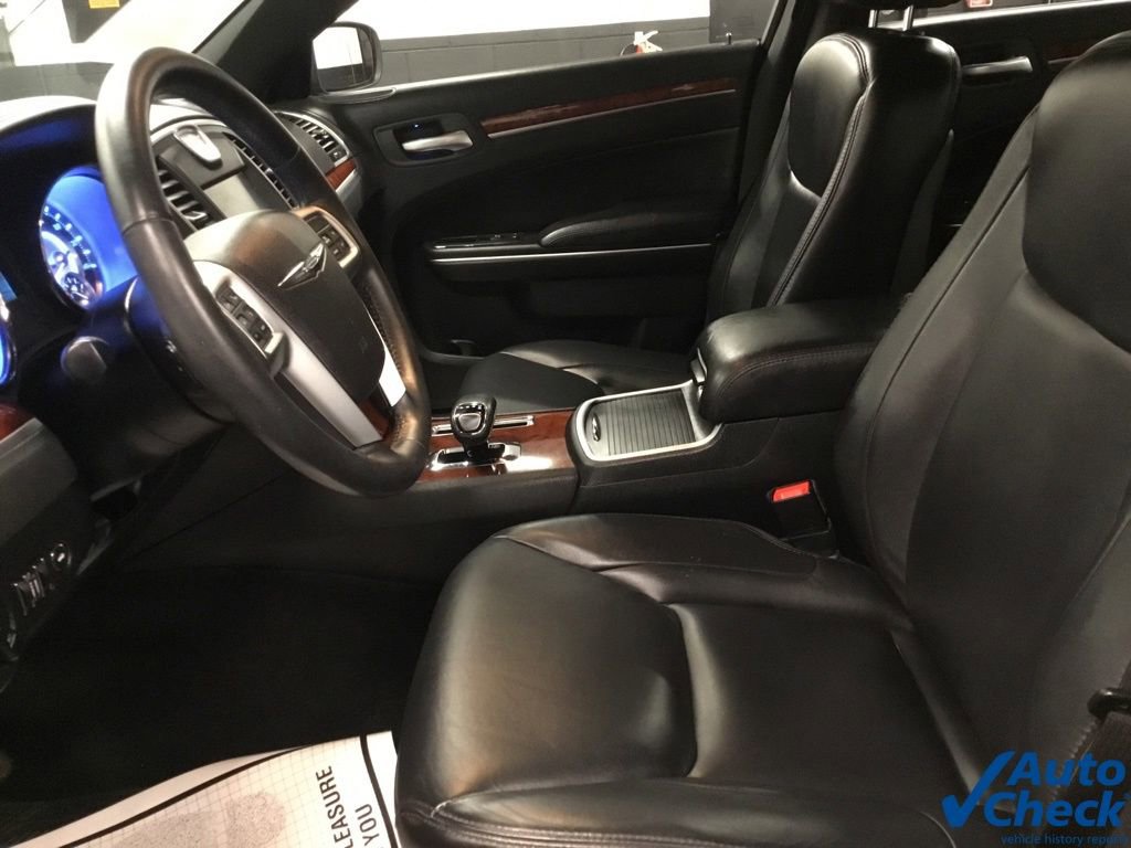 Used 2013 Chrysler 300 AWD w/ Driver Convenience Group image 24
