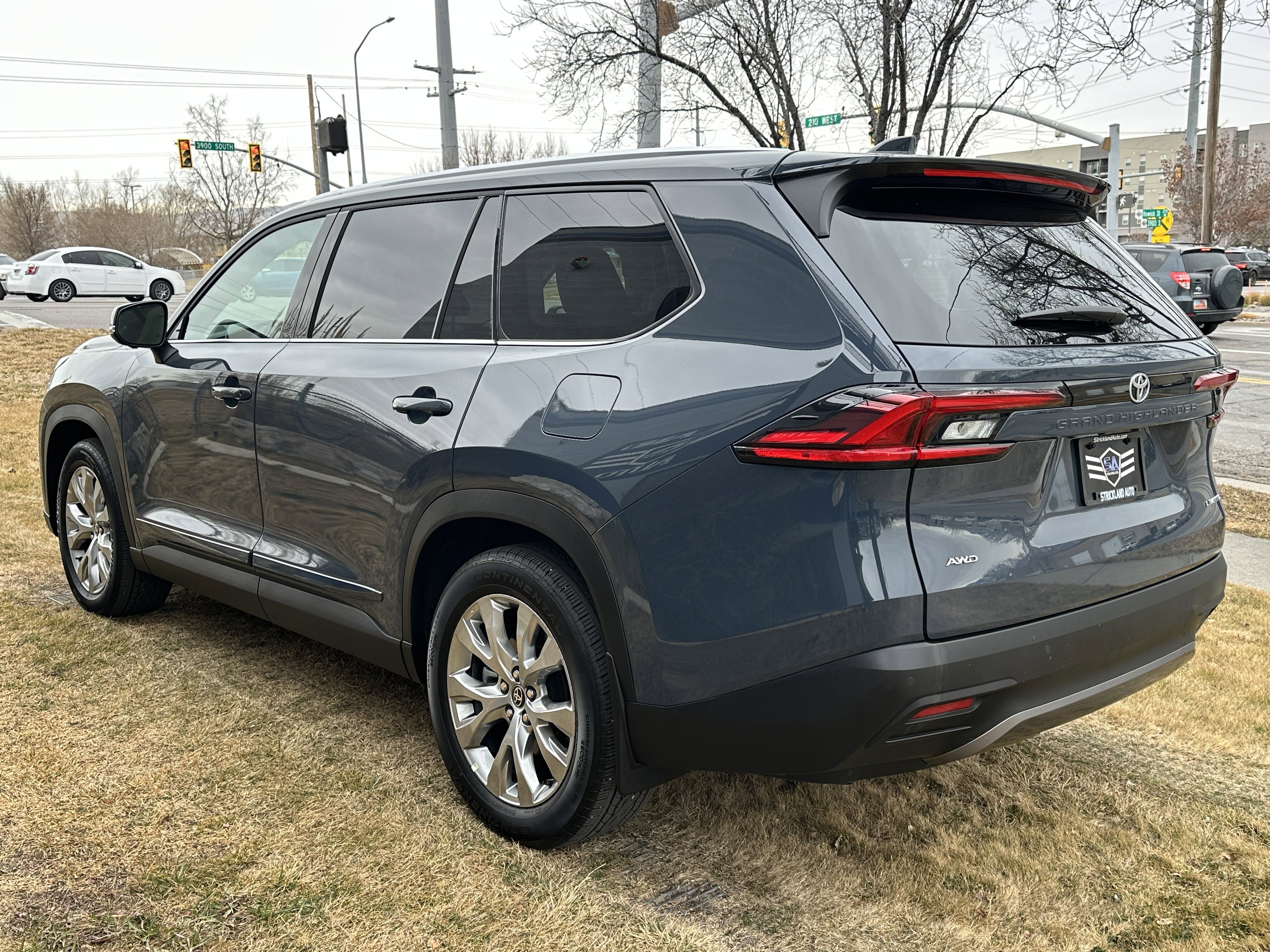 Used 2025 Toyota Grand Highlander AWD image 9