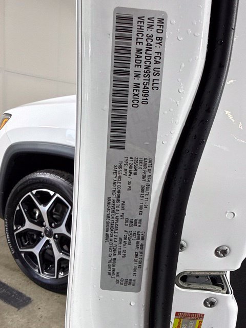 Used 2025 Jeep Compass Limited AWD/4WD image 15