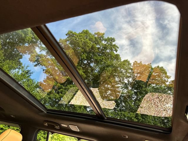 Used 2025 Jeep Grand Wagoneer L Series III w/ Rear Seat Video Group 1 AWD/4WD image 18