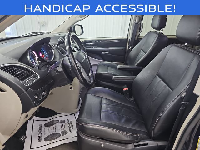 Used 2013 Chrysler Town & Country Touring FWD image 9