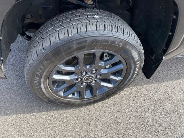 Used 2022 Toyota Tundra Platinum w/ Advanced Package AWD/4WD image 12