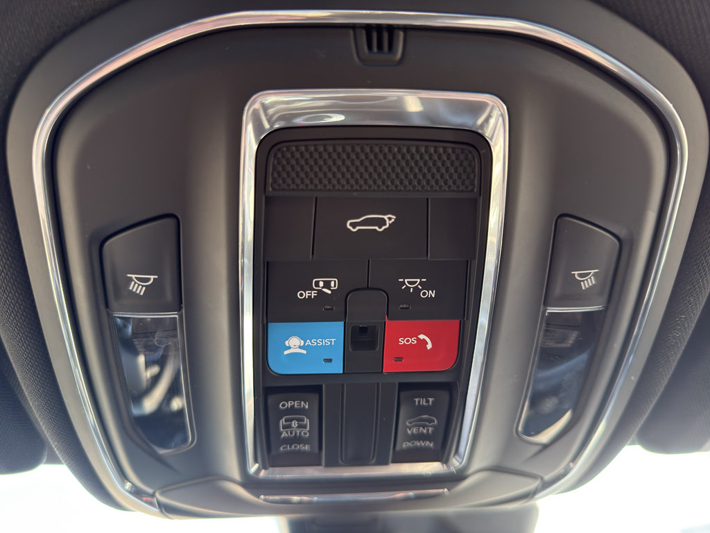 Used 2024 Jeep Grand Cherokee Altitude AWD/4WD image 22