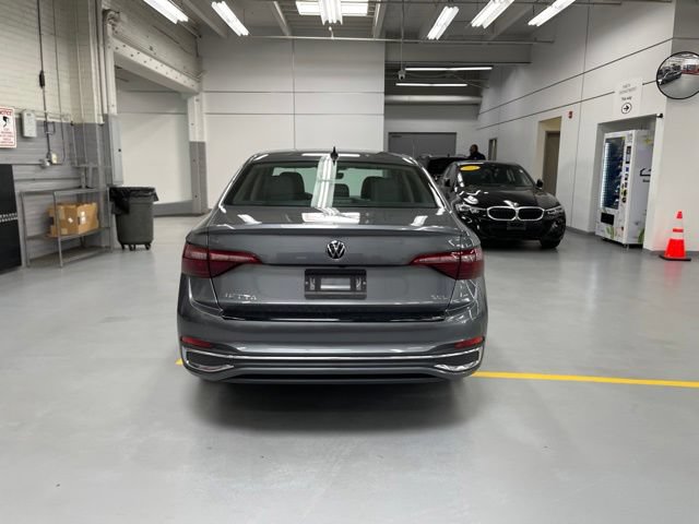 Certified 2023 Volkswagen Jetta SEL FWD image 3