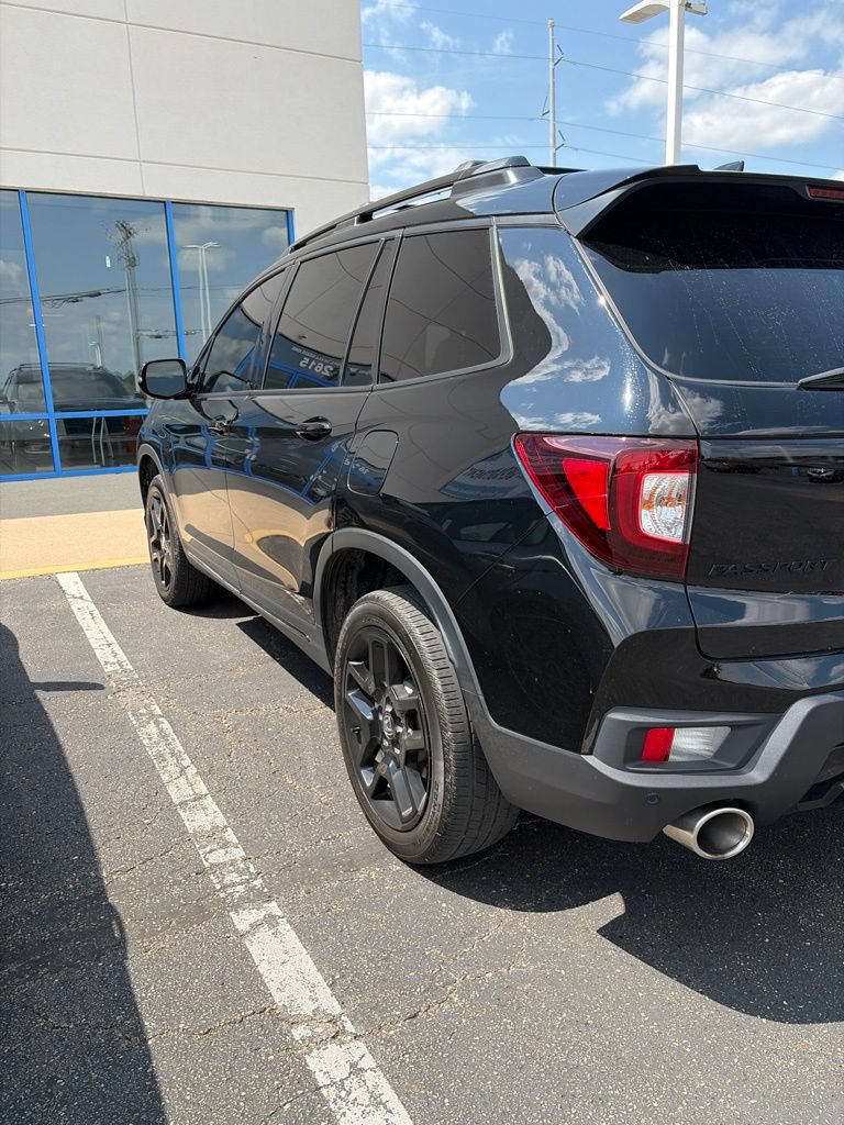 Used 2024 Honda Passport Black Edition image 9
