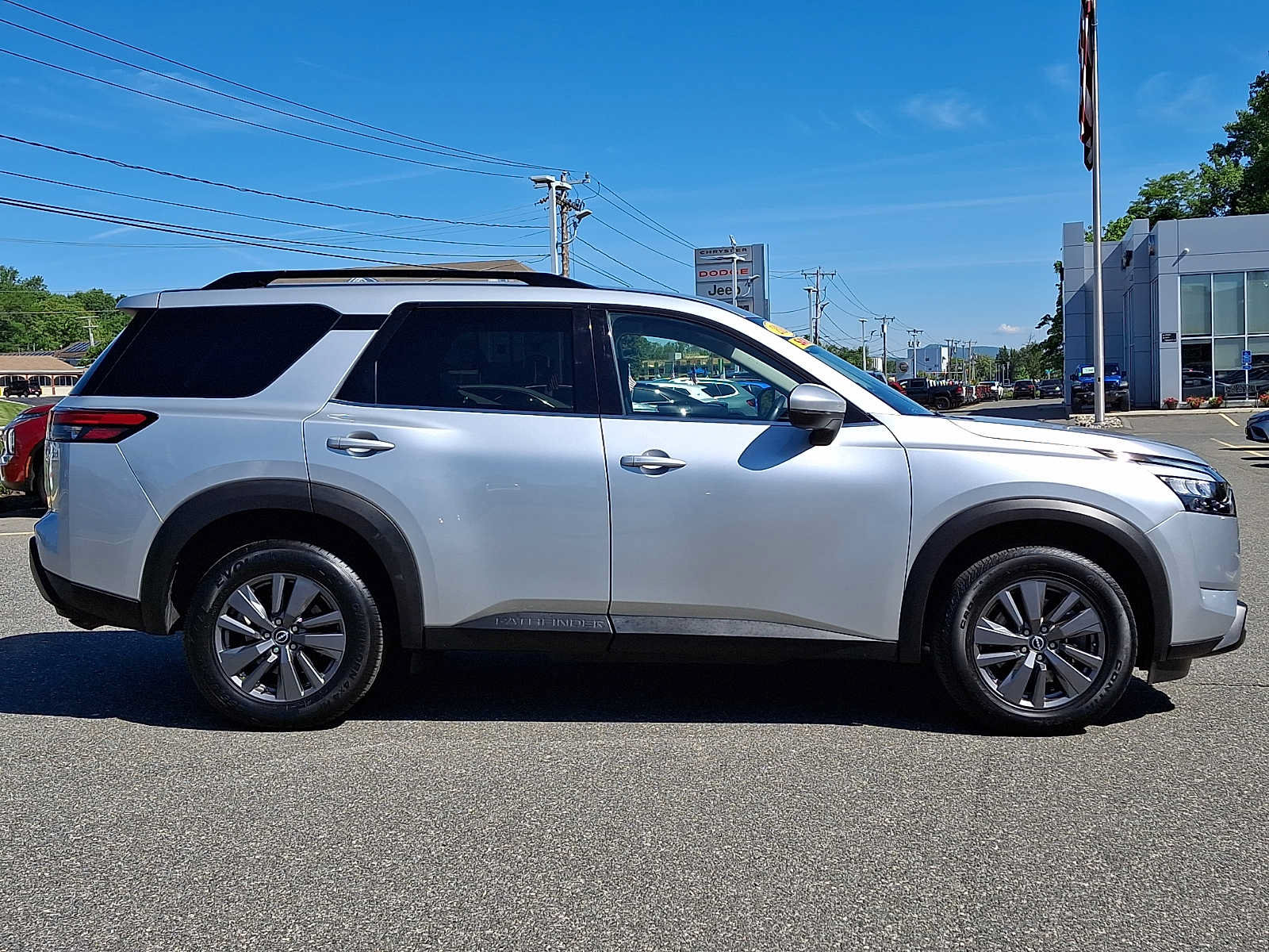 Used 2024 Nissan Pathfinder SV AWD/4WD image 7