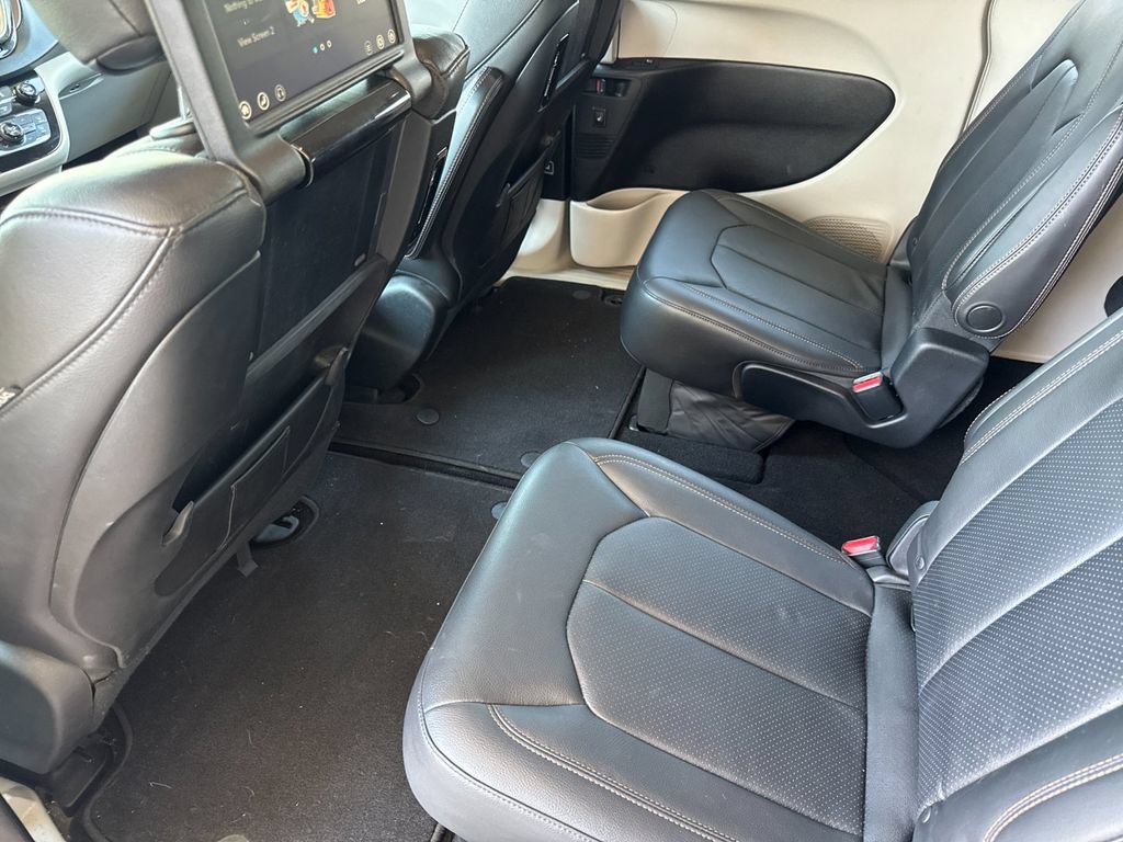 Used 2018 Chrysler Pacifica Touring-L Plus FWD image 12