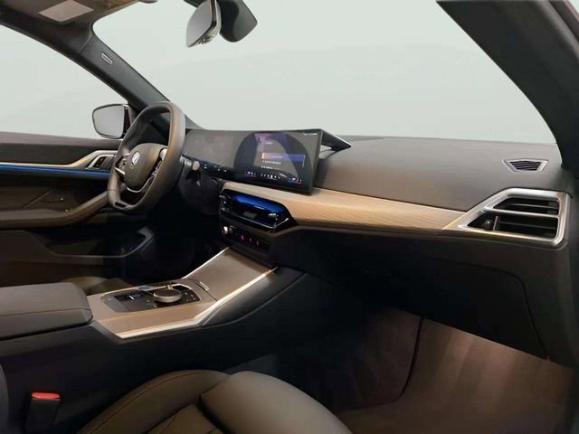 Used 2025 BMW i4 xDrive40i w/ Parking Assistance Package image 33