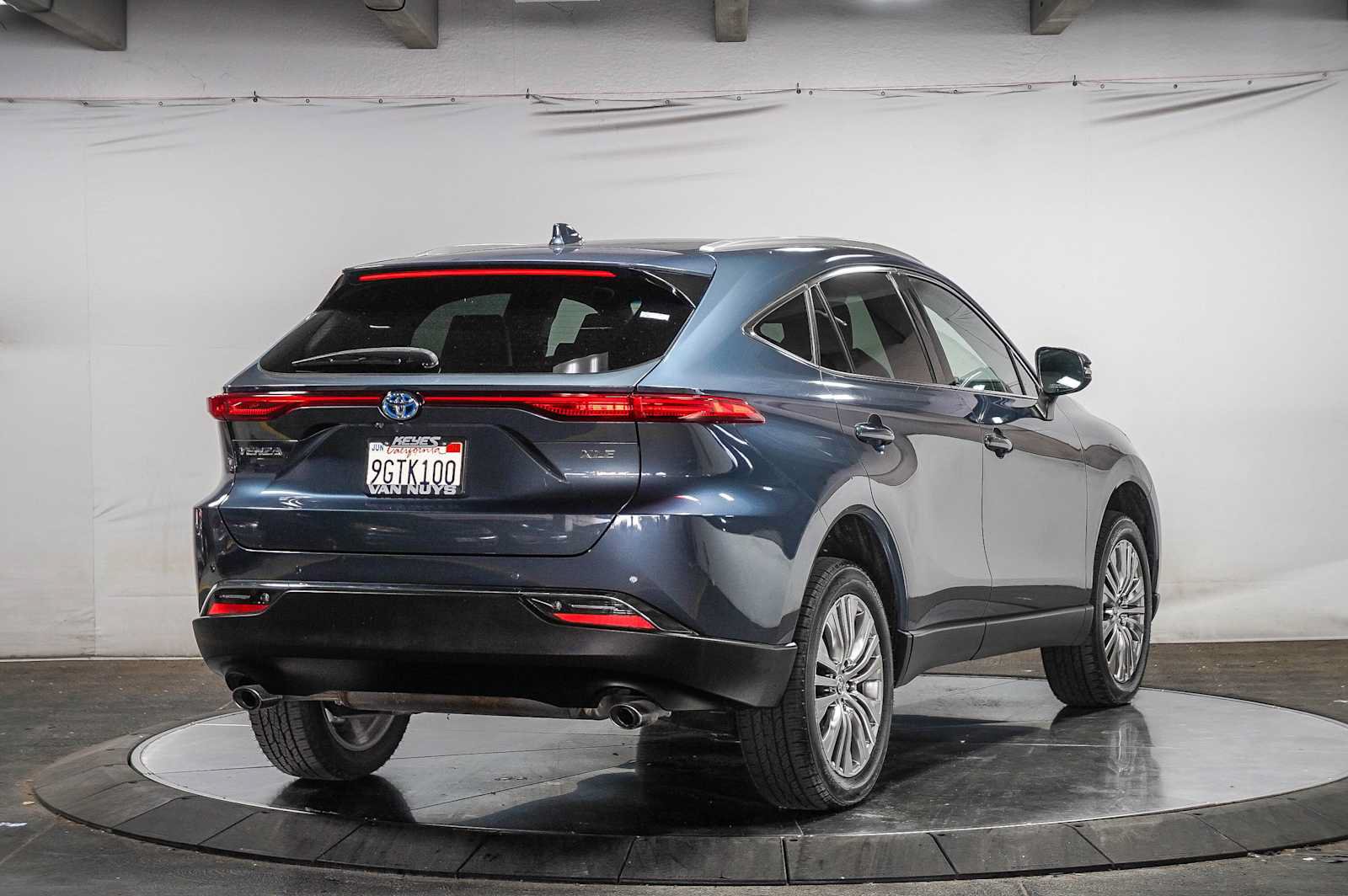 Certified 2023 Toyota Venza XLE AWD/4WD image 4