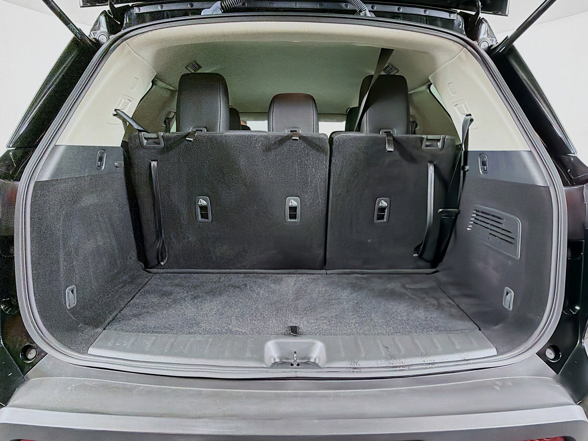 Used 2024 Nissan Pathfinder S image 24