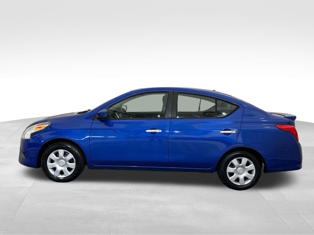 Used 2016 Nissan Versa SV FWD image 2