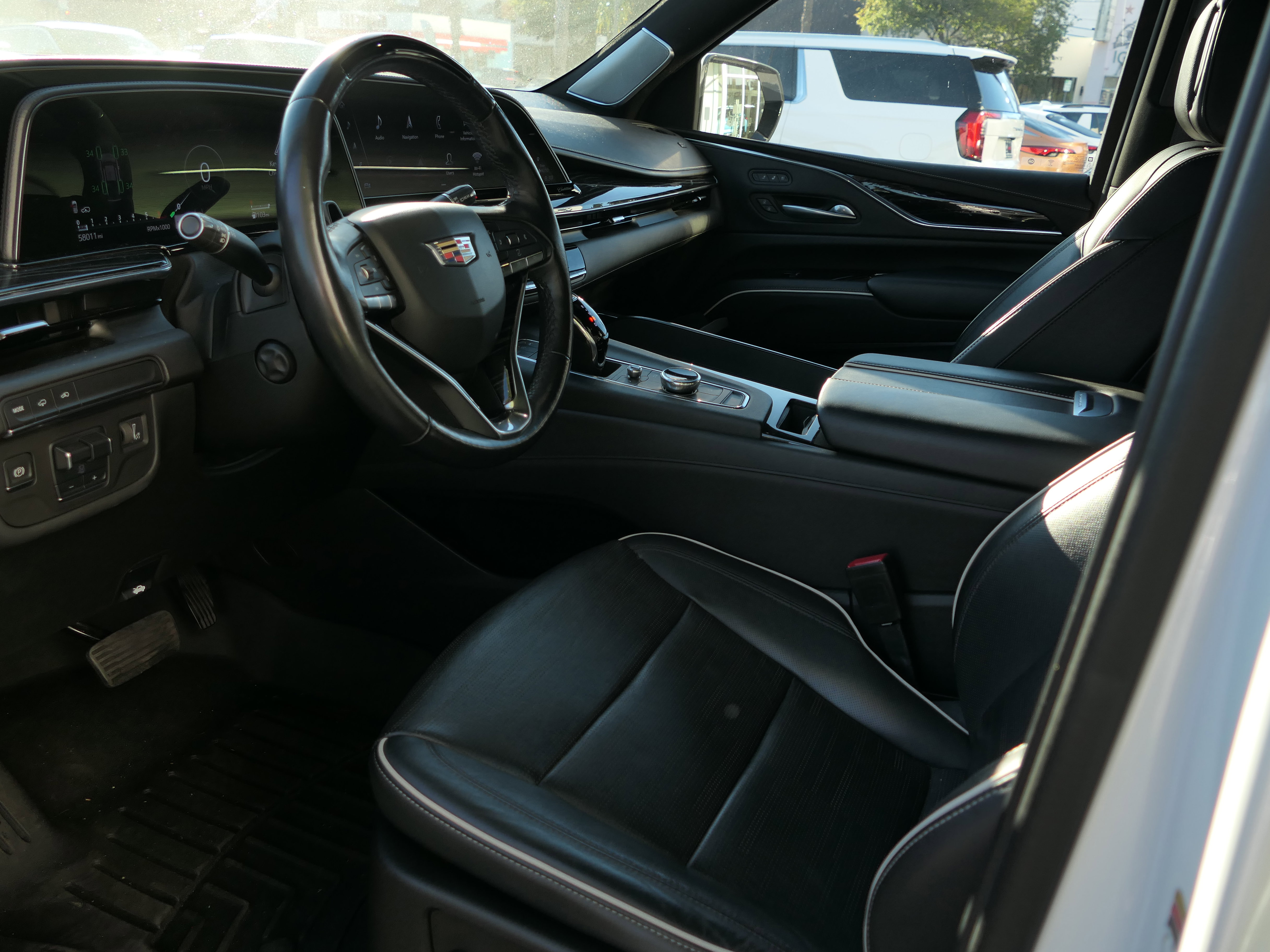 Certified 2021 Cadillac Escalade ESV Sport w/ Driver Assist Tech Package image 13