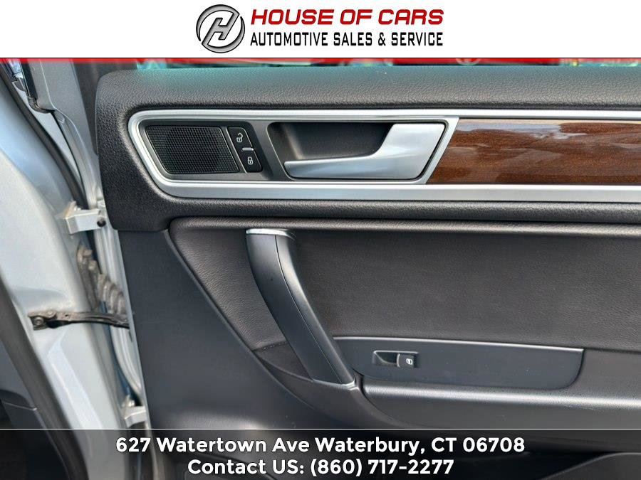 Used 2016 Volkswagen Touareg Sport AWD/4WD image 58