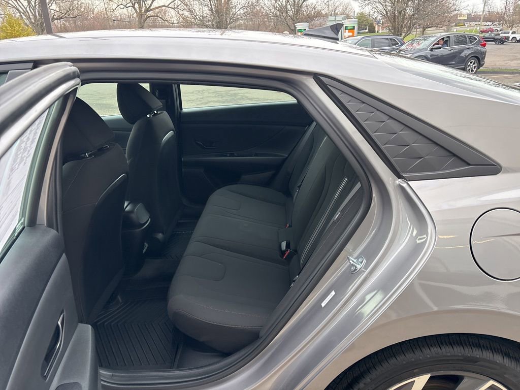 Used 2025 Hyundai Elantra SEL image 23