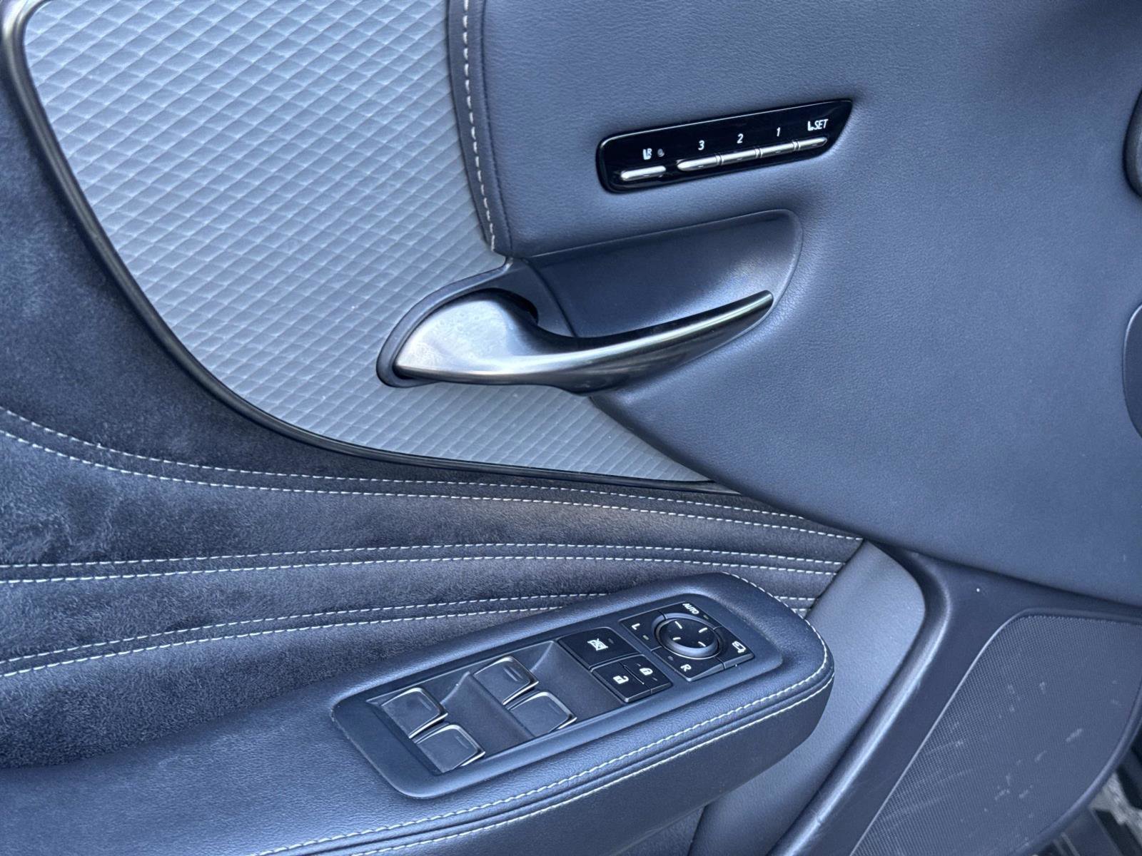 Used 2022 Lexus LS 500 F Sport w/ Accessory Package (Z2) image 18