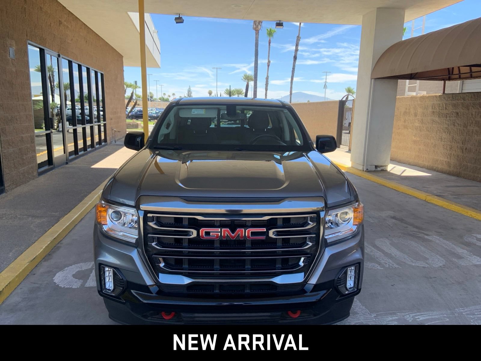 Certified 2022 GMC Canyon AT4 w/ Trailering Package AWD/4WD image 2