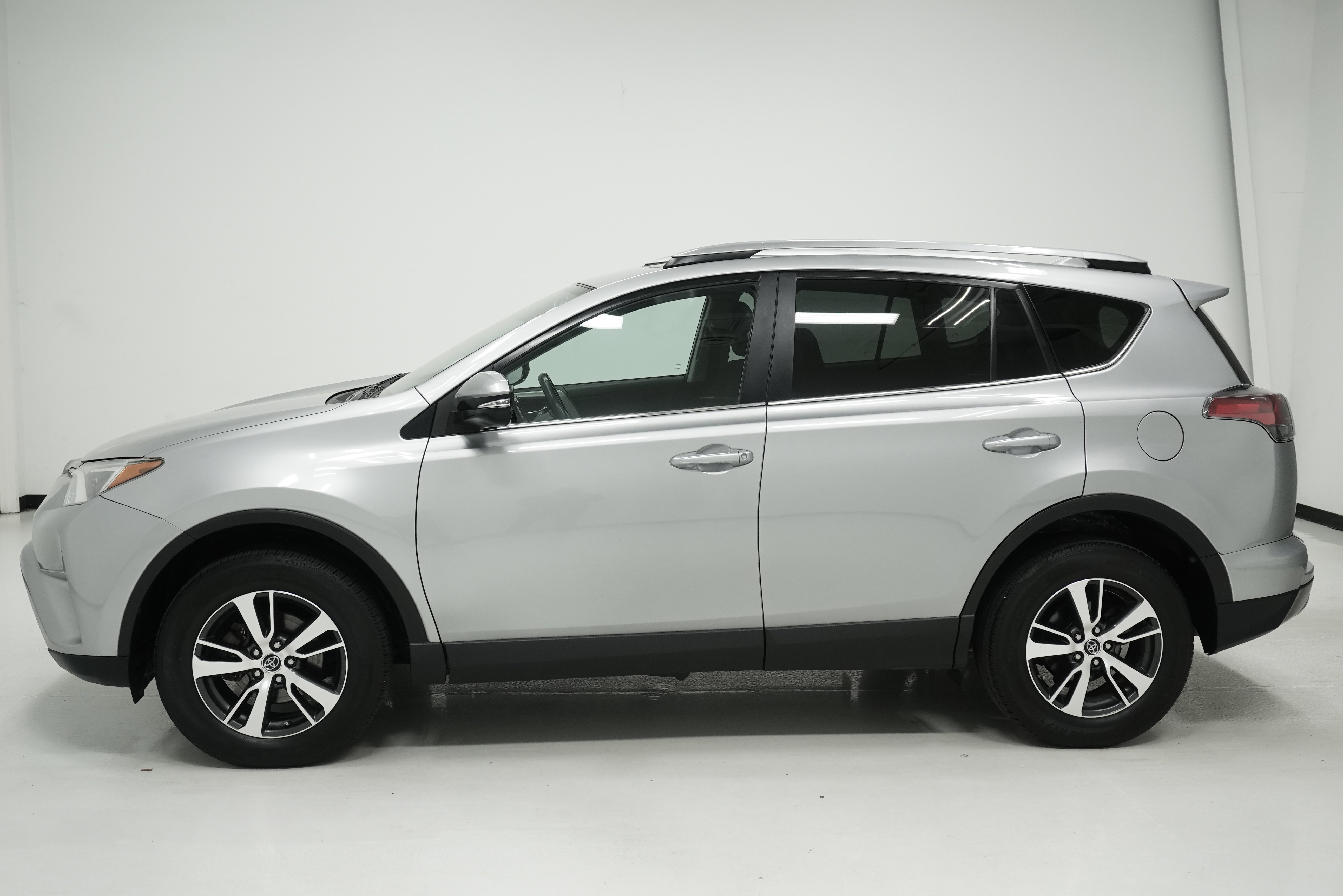 Used 2017 Toyota RAV4 XLE FWD image 7