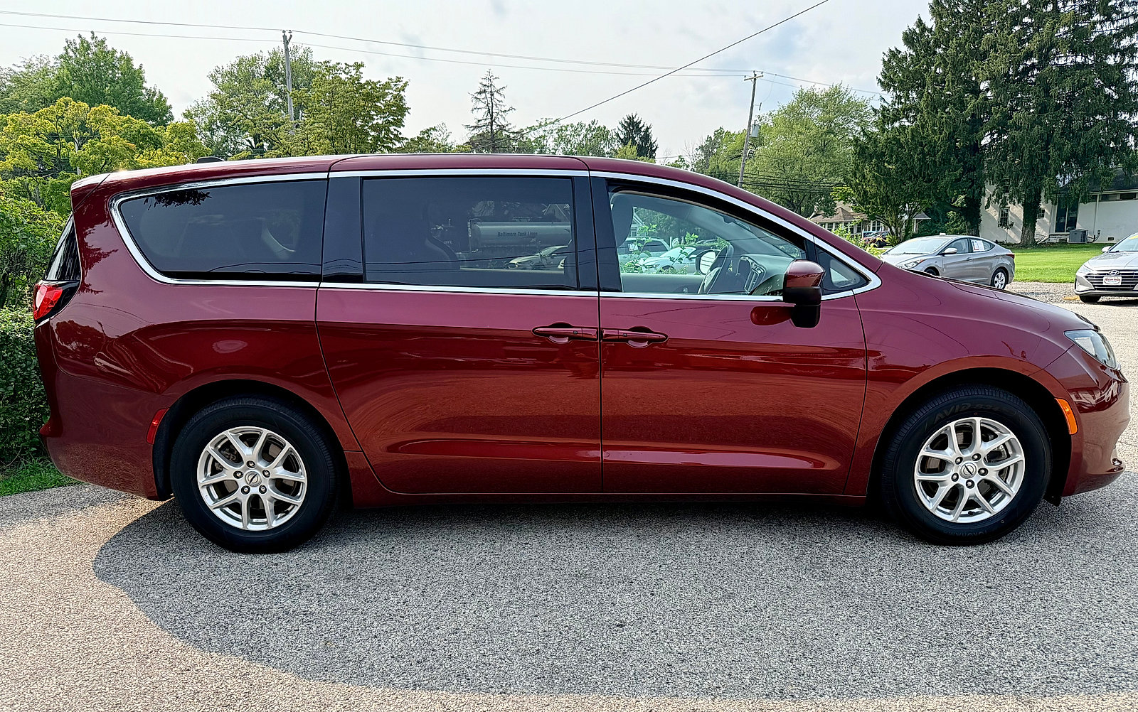 Used 2023 Chrysler Voyager LX FWD image 3