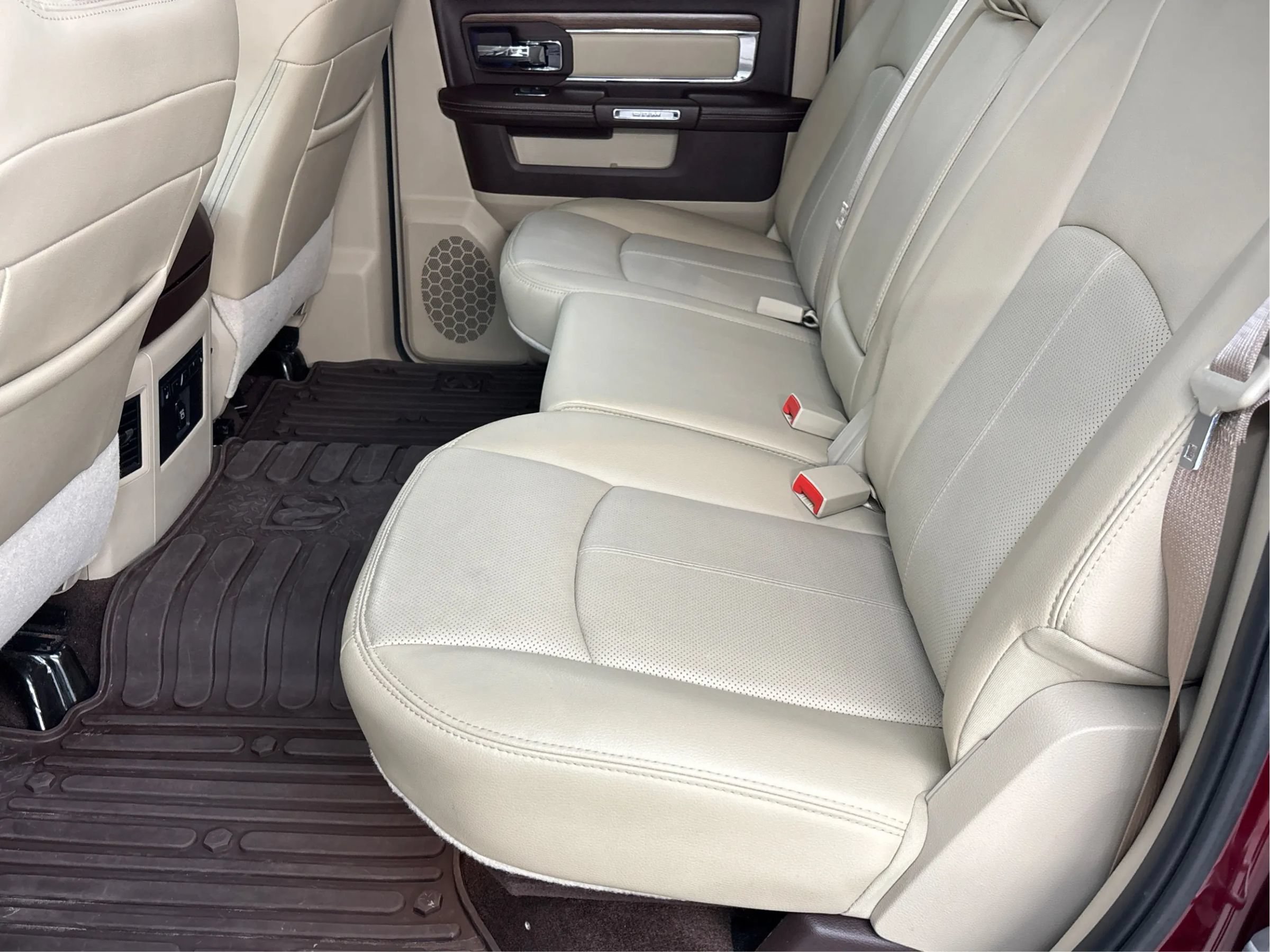 Used 2018 RAM 1500 Laramie w/ Convenience Group AWD/4WD image 14