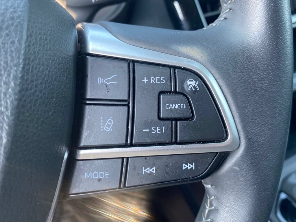 Used 2024 Toyota Highlander LE AWD/4WD image 27