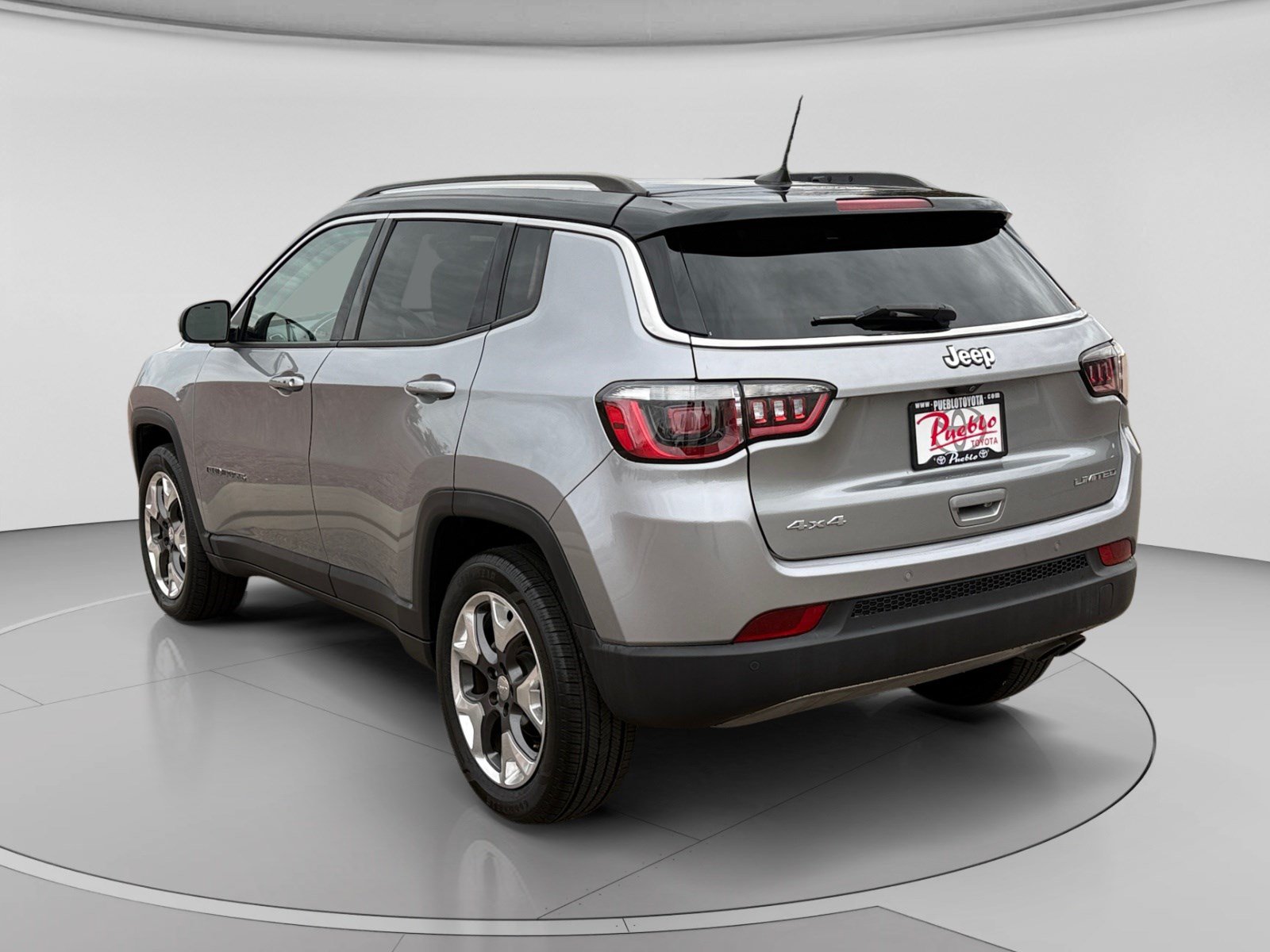 Used 2018 Jeep Compass Limited w/ Navigation Group AWD/4WD image 3