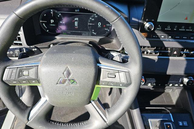 Used 2024 Mitsubishi Outlander SE image 26