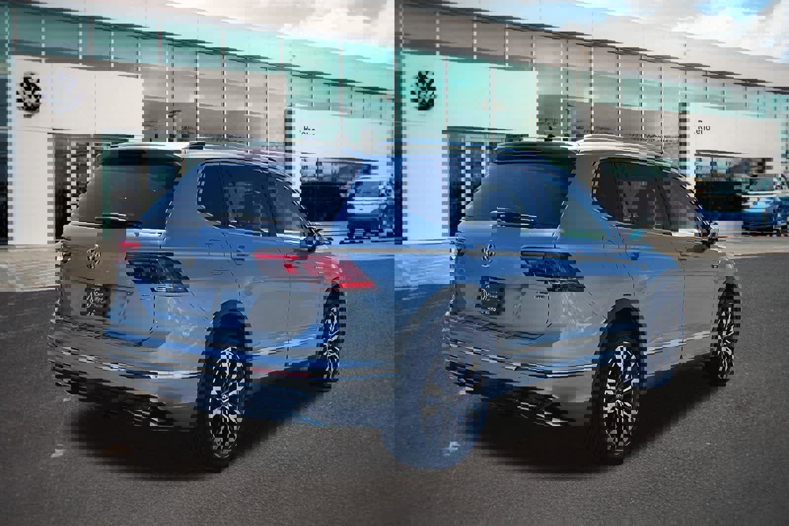 Certified 2020 Volkswagen Tiguan SEL Premium R-Line image 5