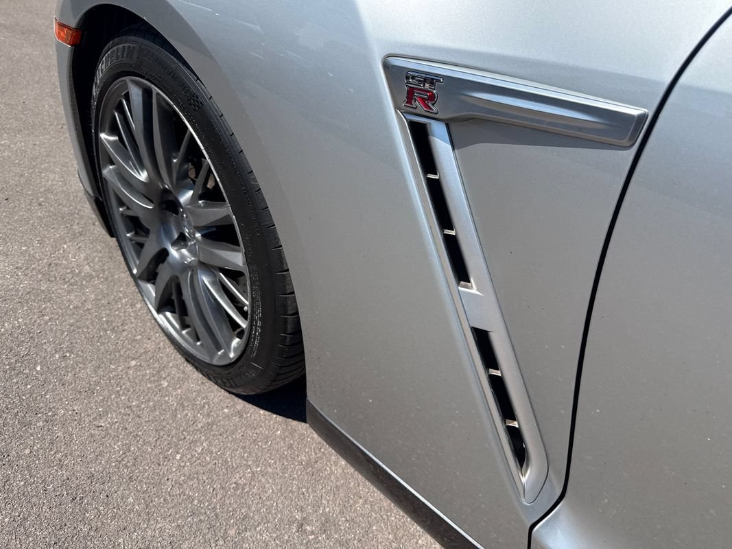 Used 2016 Nissan GT-R Premium AWD/4WD image 11