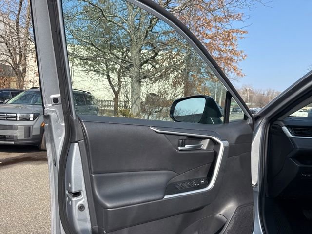 Used 2021 Toyota RAV4 XLE image 32