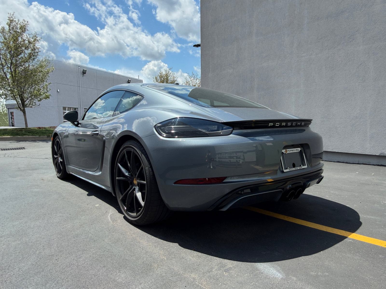 Used 2025 Porsche 718 Cayman RWD image 3