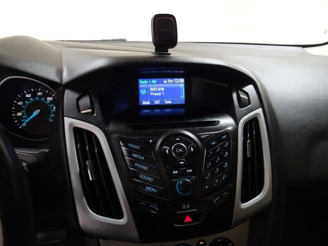 Used 2014 Ford Focus SE w/ SE Sport Package image 26