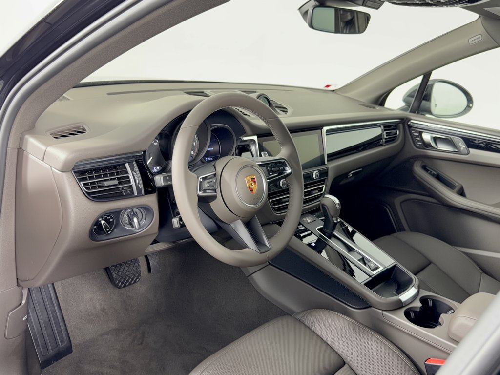 New 2026 Porsche Macan AWD/4WD image 4