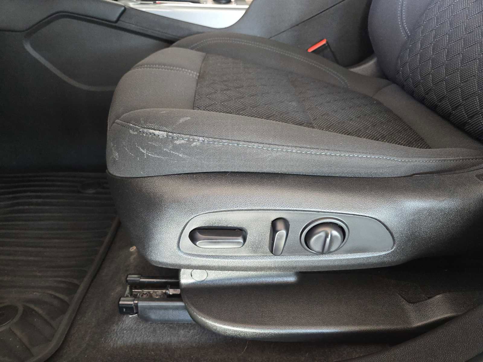 Used 2020 Chevrolet Blazer LT image 23