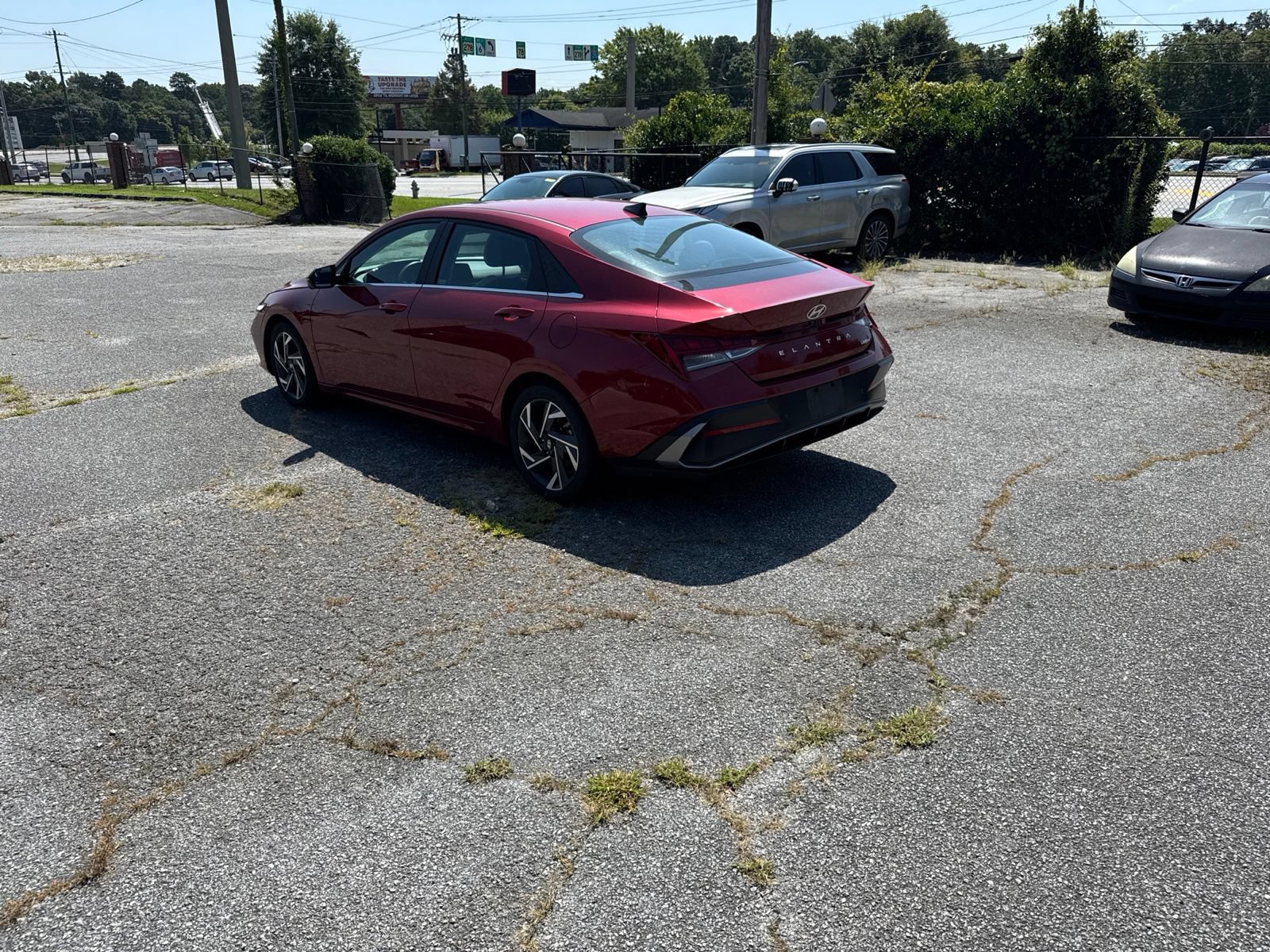 Certified 2024 Hyundai Elantra Limited FWD image 3