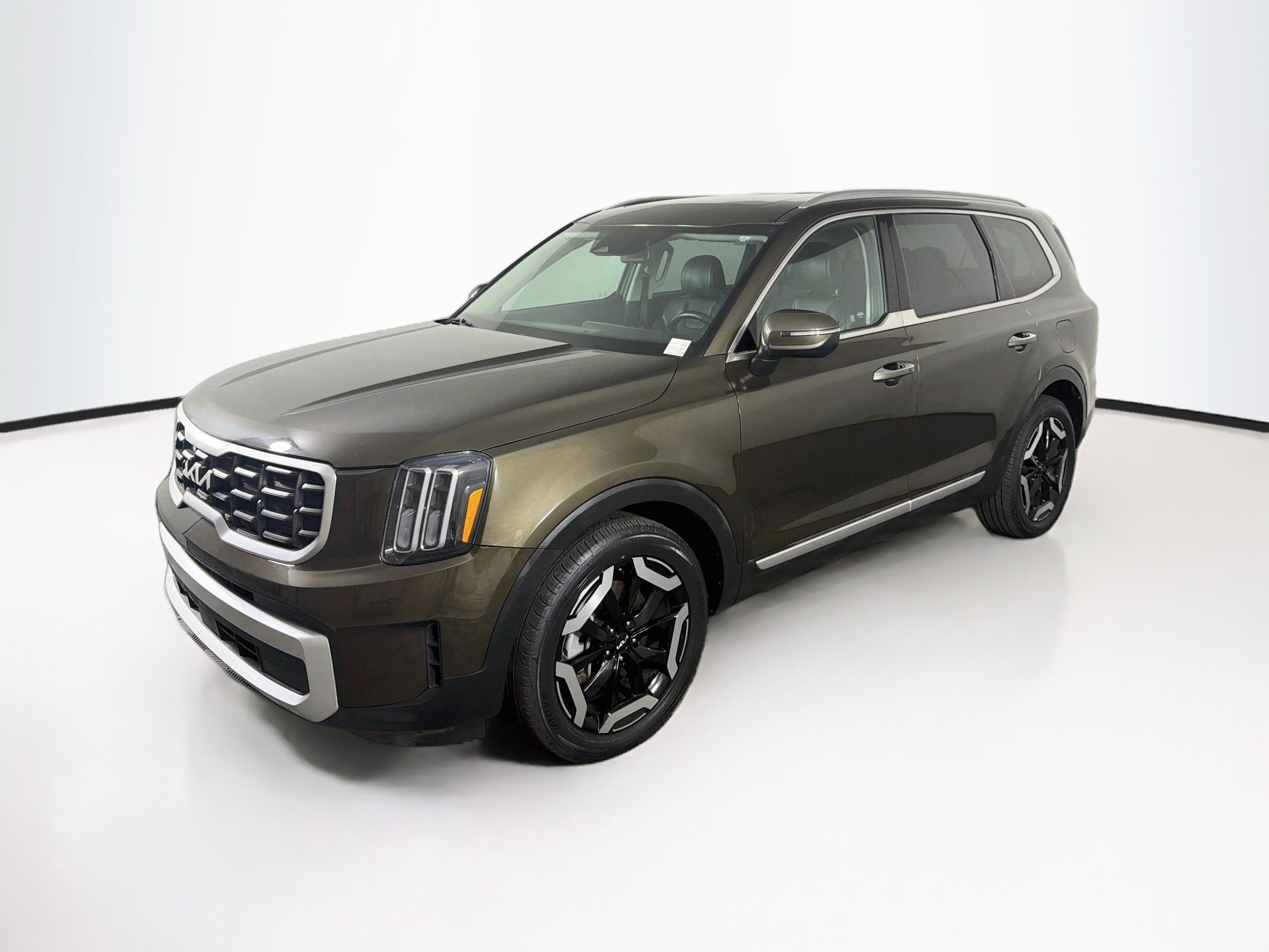 Used 2025 Kia Telluride S AWD/4WD image 3