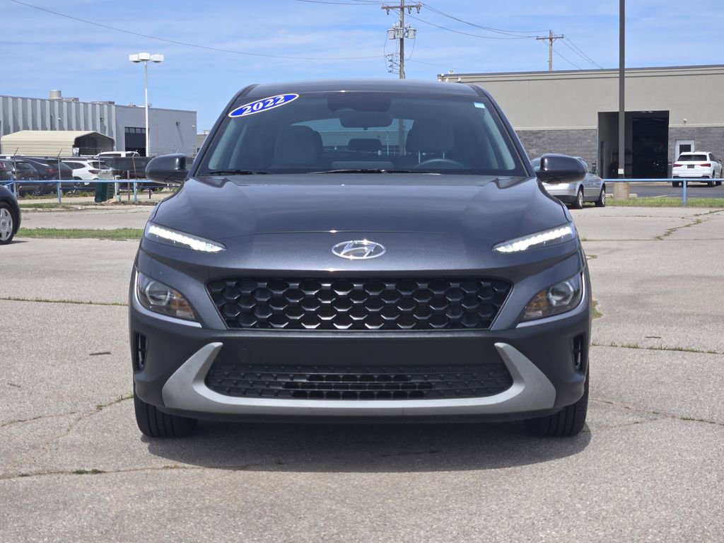 Used 2022 Hyundai Kona SE FWD image 2
