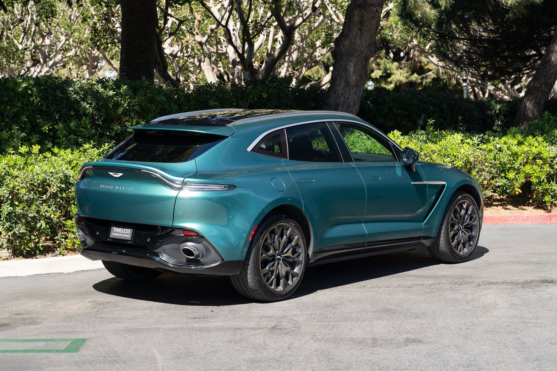 Used 2021 Aston Martin DBX AWD/4WD image 3