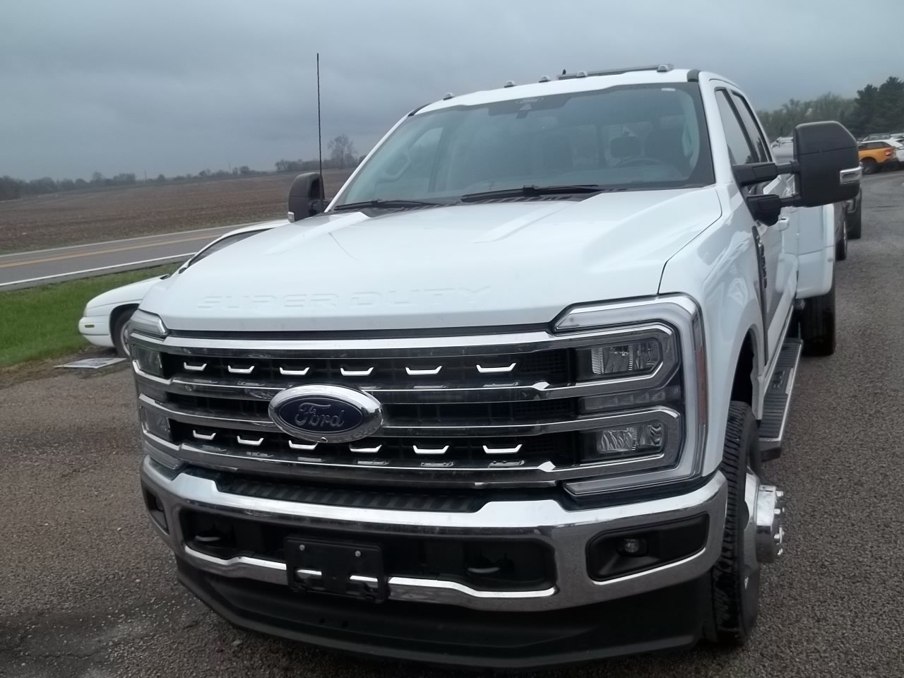 Used 2024 Ford F350 Lariat w/ FX4 Off-Road Package AWD/4WD image 2
