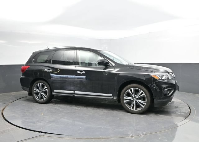 Used 2017 Nissan Pathfinder Platinum w/ Family Entertainment Package AWD/4WD image 3