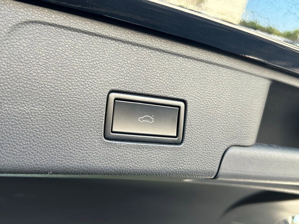 Used 2020 Volkswagen Atlas Cross Sport SE w/ Towing Package image 35